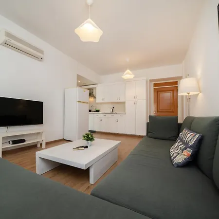 1 Bedroom Flat In Center Nicósia