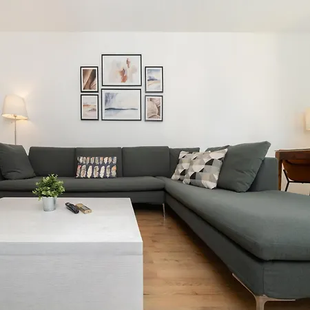 1 Bedroom Flat In Center Apartment