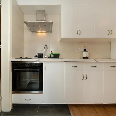 Apartment 1 Bedroom Flat In Center *